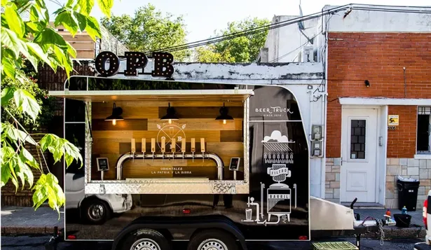 El beertruck funciona como autoservicio para los clientes.