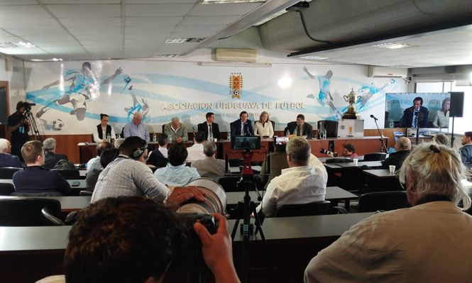 Presentación de los ofertantes en la licitación en la AUF
