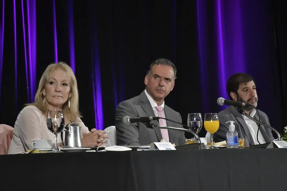 Carolina Cosse y Yamandú Orsi