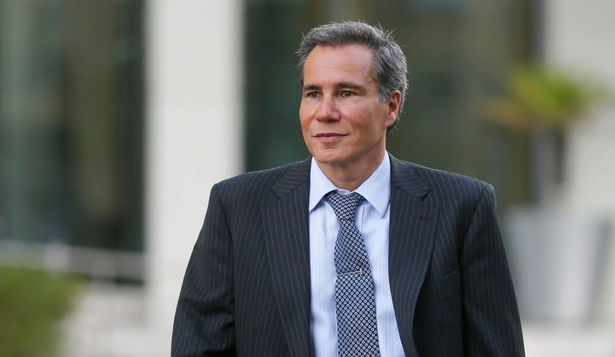 Nisman fue hallado muerto cuatro días después de haber denunciado a la entonces presidenta Cristina Kirchner y funcionarios de su Gobierno por encubrimiento agravado del ataque terrorista a la AMIA.