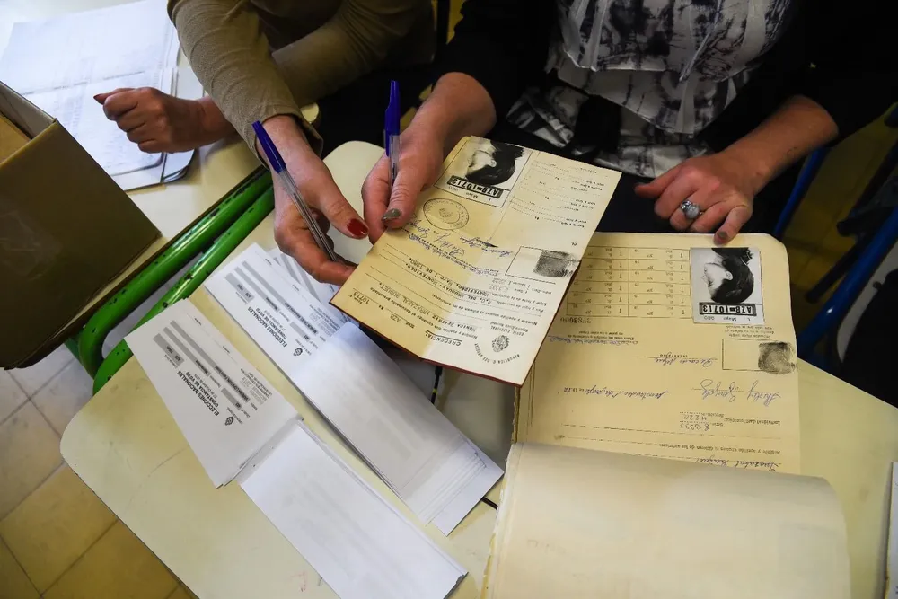 Este domingo se realiza el referéndum contra 135 artículos de la LUC