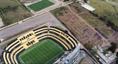 Una de las canchas de la Ciudad Deportiva de Peñarol, lindera con el Estadio Campeón del Siglo, ya está terminada