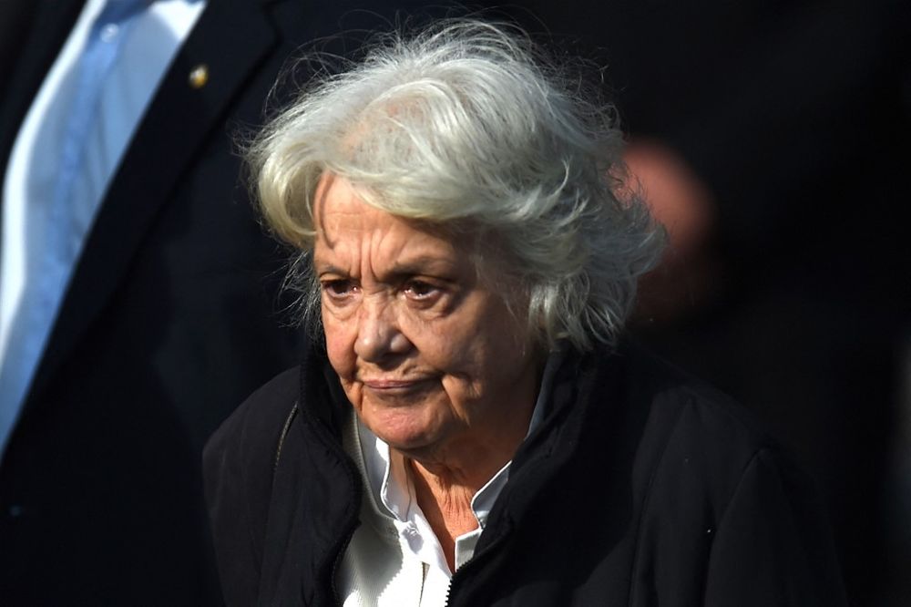 Lucía Topolansky, exvicepresidenta de Uruguay y esposa del fallecido expresidente uruguayo (2010-2015), José Pepe Mujica, gesticula durante el cortejo fúnebre de Mujica en Montevideo, el 14 de mayo de 2025. Foto: DANTE FERNANDEZ / AFP