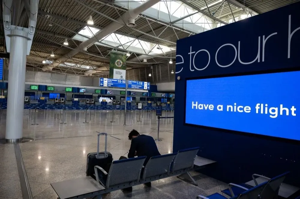 El paro fue convocado por los sindicatos de los sectores privado (GSEE) y público (ADEDY), y estará acompañado de manifestaciones en todo el país.