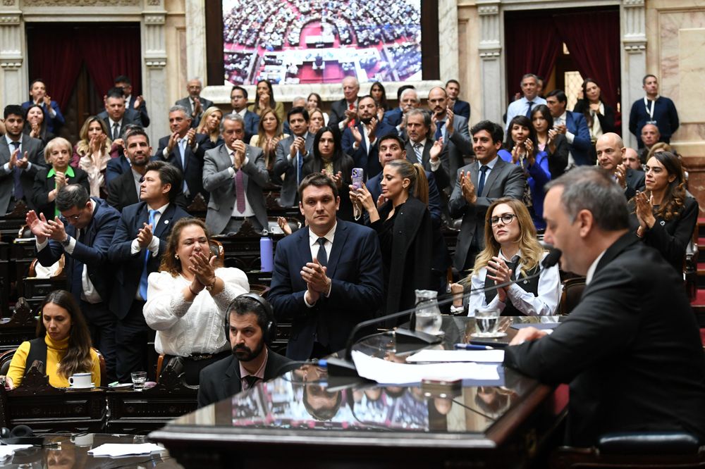 adorni en Diputados