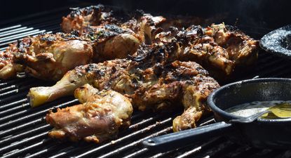 Pollo: la segunda carne más consumida, con precio bajo en el mercado interno al inicio de 2025.
