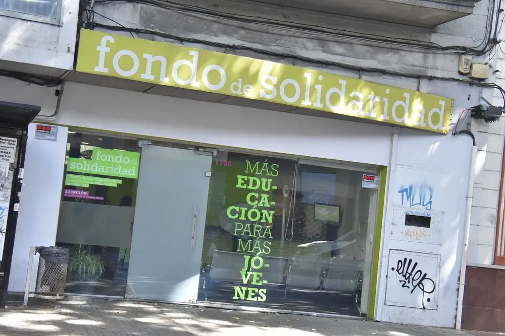 El proyecto original preveía quitar carga tributaria a los egresados