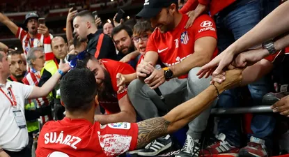 Suárez y los fans de Atlético en su despedida