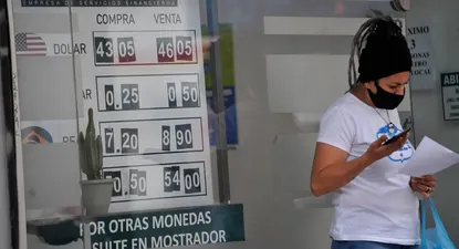 El dólar arrancó la semana con una suba de 0,3% este lunes.
