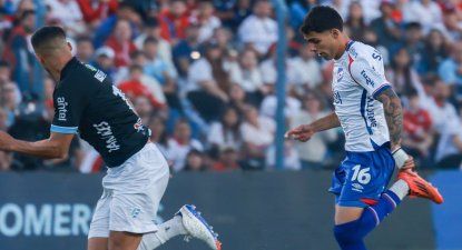 Lucas Villalba a pura velocidad por el sector derecho del ataque