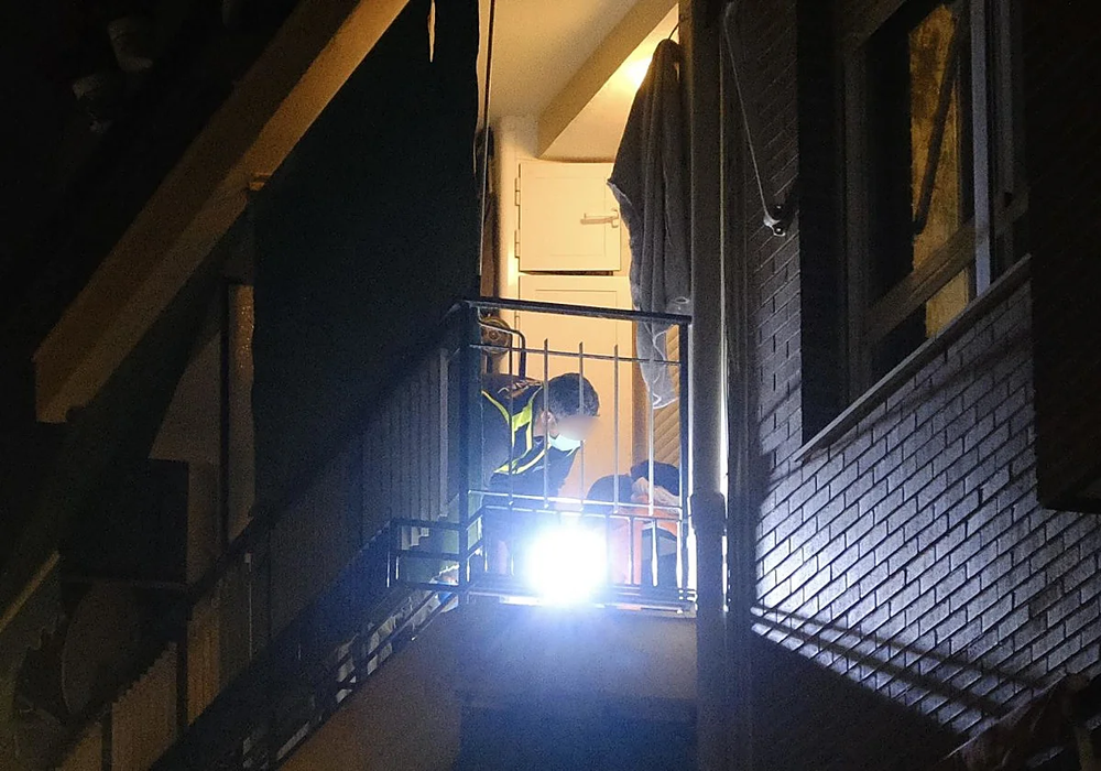 Balcón donde apareció el hombre ahorcado