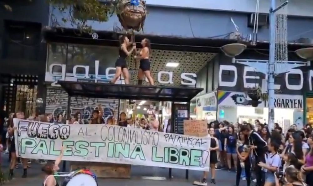 El muñeco que llevó el colectivo Our Voice a la marcha&nbsp;