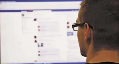 En sectores como márketing o nuevas tecnologías es más habitual el uso profesional de la red