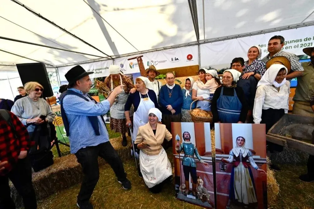 Yamandú Orsi se mostró junto al obispo de Canelones, Heriberto Bodeant