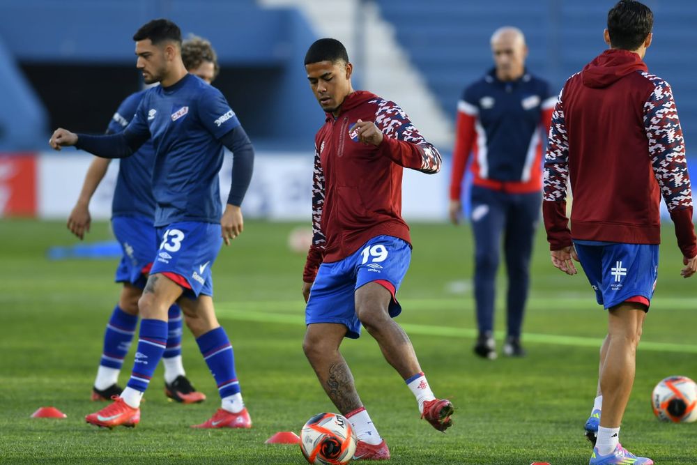 Juan Cruz De los Santos en su debut en Nacional