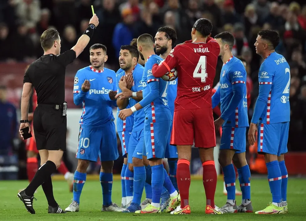 Amarilla tras la expulsión de Felipe