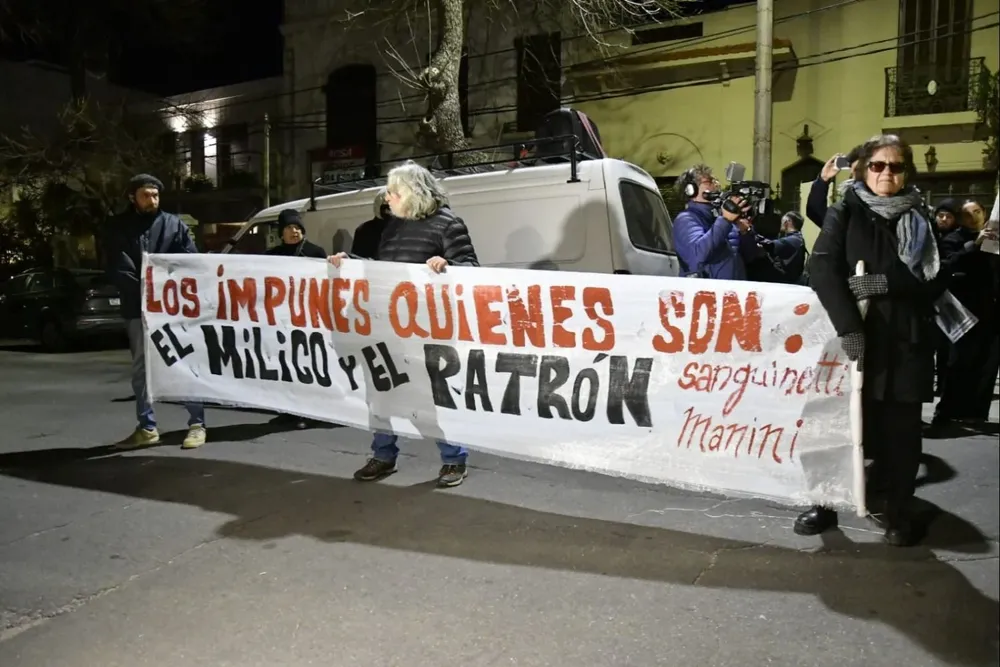Plenaria, Memoria y Justicia realiza escrache
