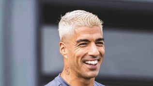 Luis Suárez con su nuevo look