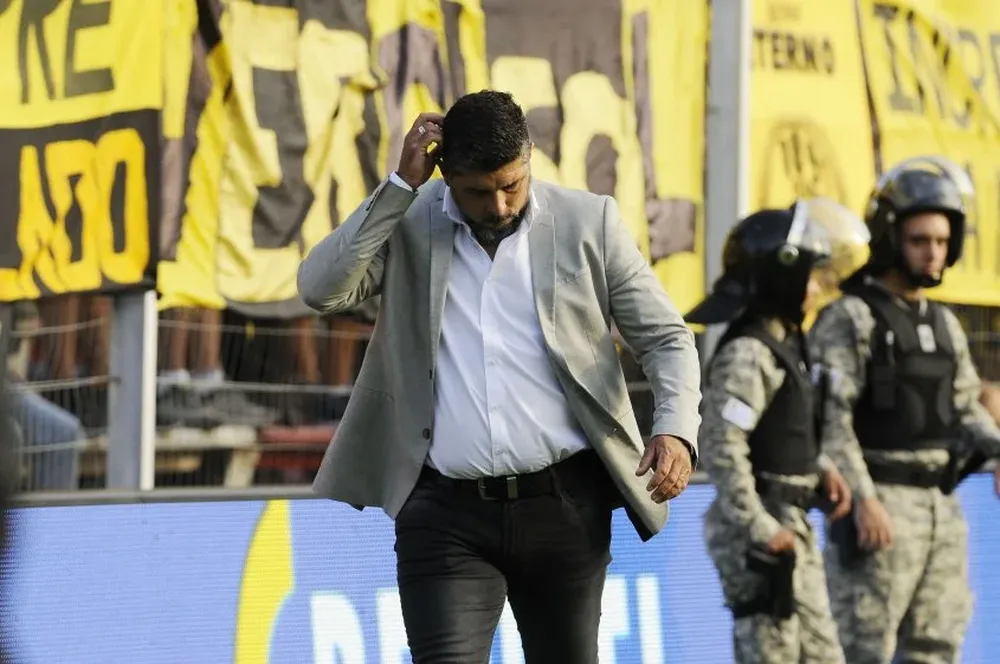 Tras el tropiezo en el Saroldi, el Peñarol de Leo Ramos vuelve a ser visitante en busca del título.