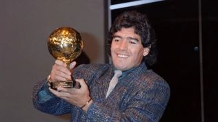 Gianinna Maradona denuncia la subasta del trofeo de su padre: Le robaron el Balón de Oro violentamente y no lo disfrutó