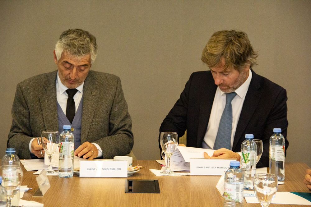 El fiscal general Juan Bautista Mahiques y el decano de la Facultad de Piscología de la UBA Jorge Biglieri firmaron un convenio de prácticas profesionales &nbsp;