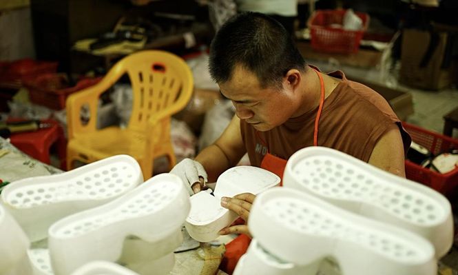 La BBC visitó un taller en un pueblo de Guangzhou que producía productos para EE.UU.