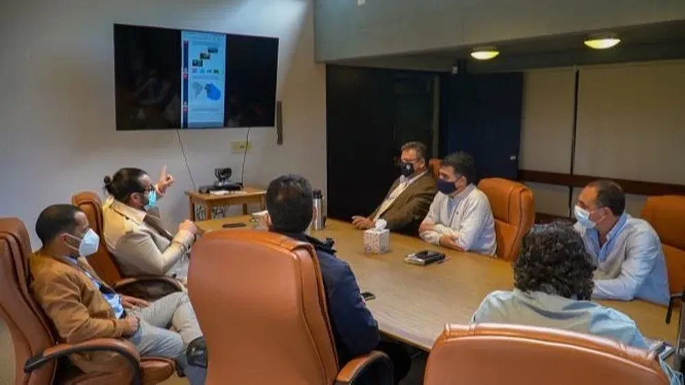 Los inversores privados en la presentación del proyecto.