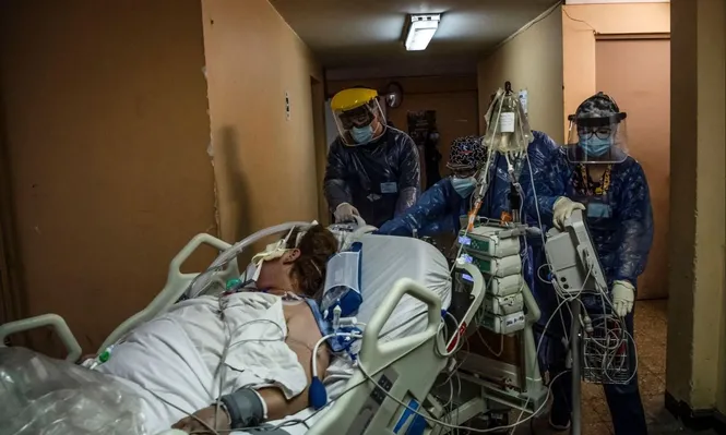 Atención de urgencia a una paciente de covid-19 en Chile