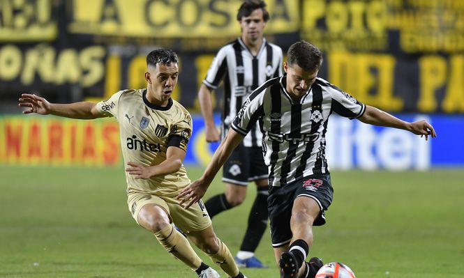 Leonardo Fernández de Peñarol ante Wanderers