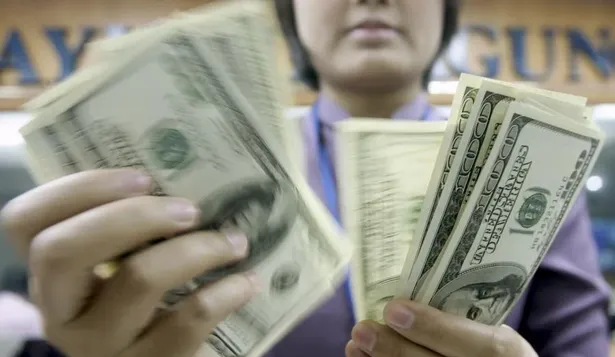 Dólar abrió la semana en baja