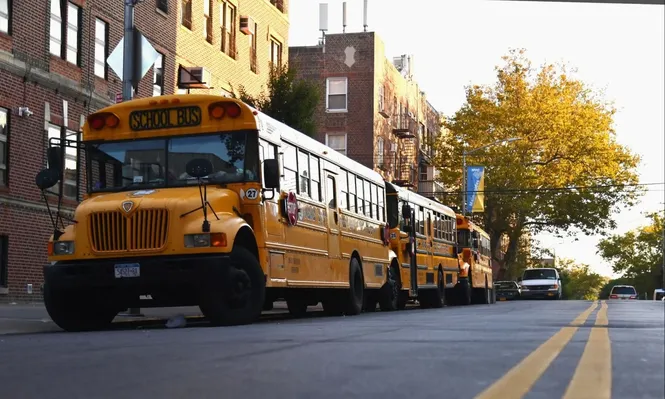 Nueva York volverá a cerrar las escuelas ante avance de covid-19