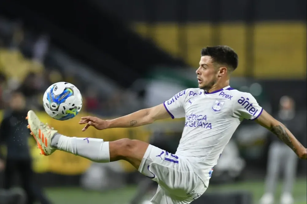 Joaquín Valiente, delantero de Defensor