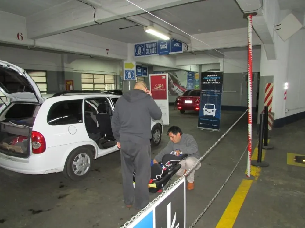 Actividad de punto de chequeo de sillas y de booster de ACU, realizado el jueves 12 de octubre