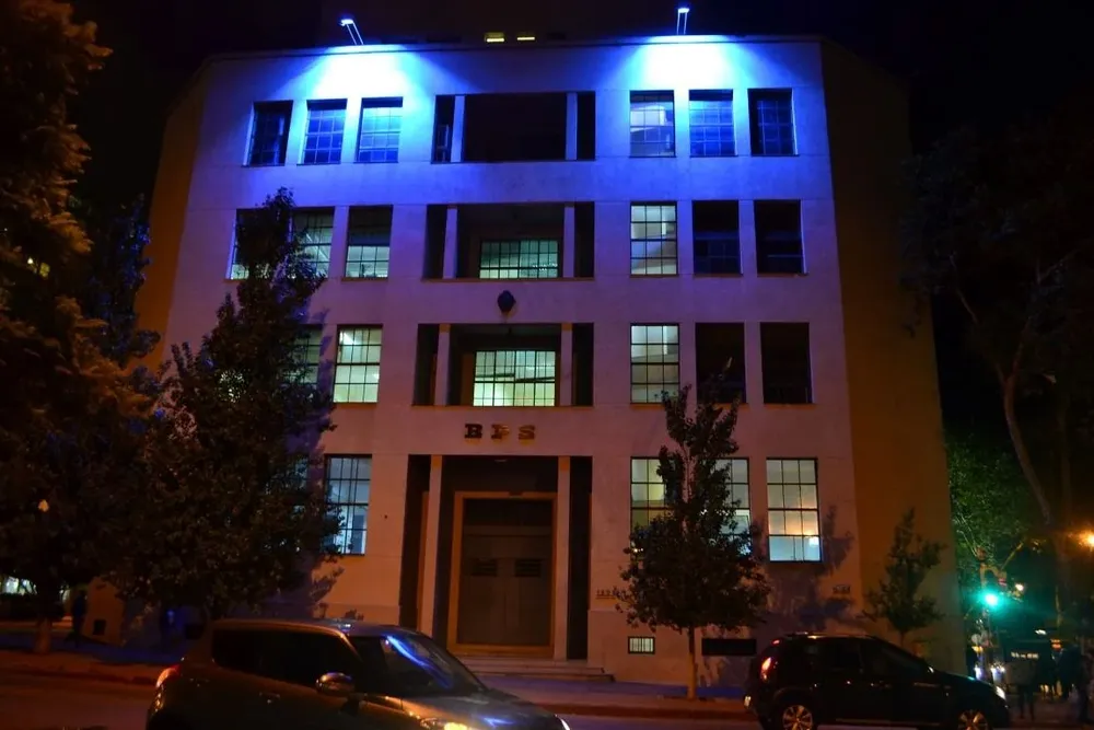 La fachada del BPS estará iluminada de azul por el Día de Concientización del Autismo