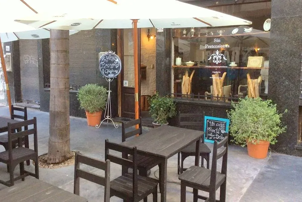 Fachada del restaurant ubicado sobre la peatonal Sarandí