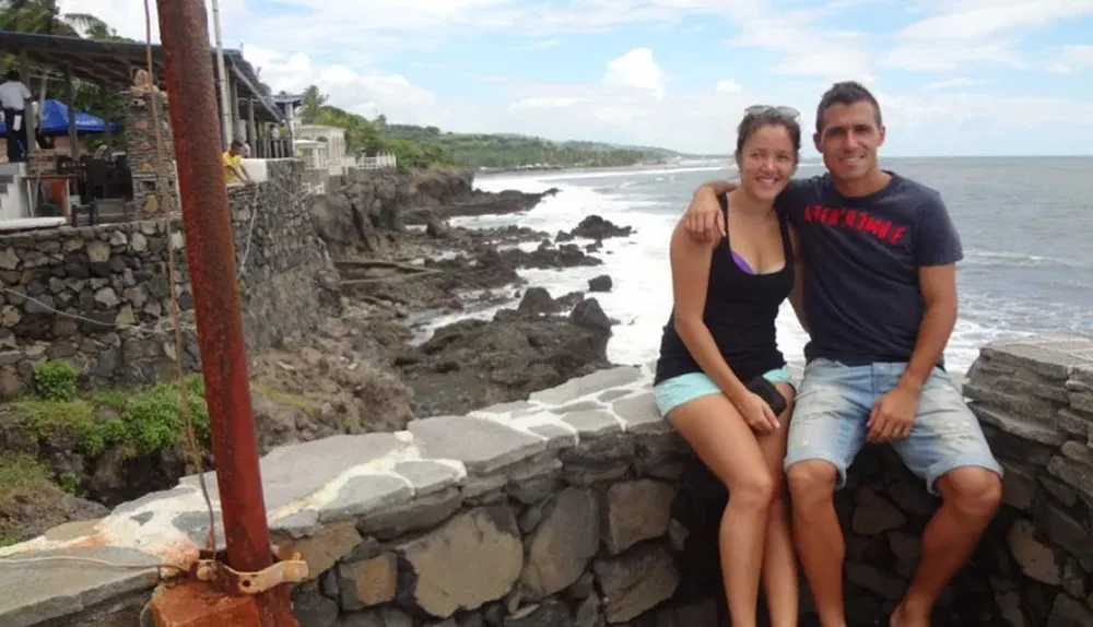 Cristian Yeladian, pasea su fútbol por El Salvador