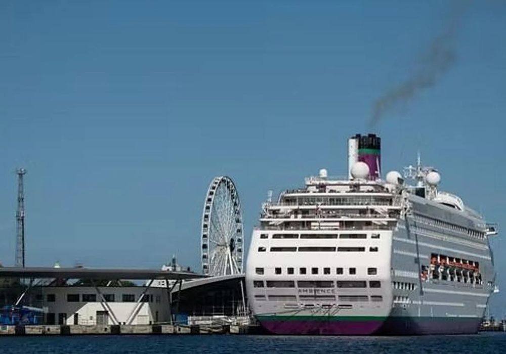 Al menos&nbsp;una cincuentena de personas que viajan a bordo han presentado vómitos y diarrea.