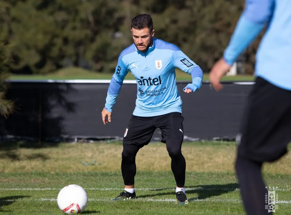 Nahitan Nández puede estar entre los titulares de Tabárez ante Venezuela