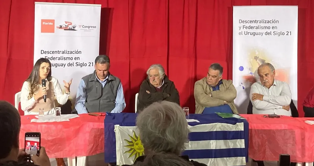 Orsi, Mujica y Vidalín compartieron la mesa para hablar sobre descentralización