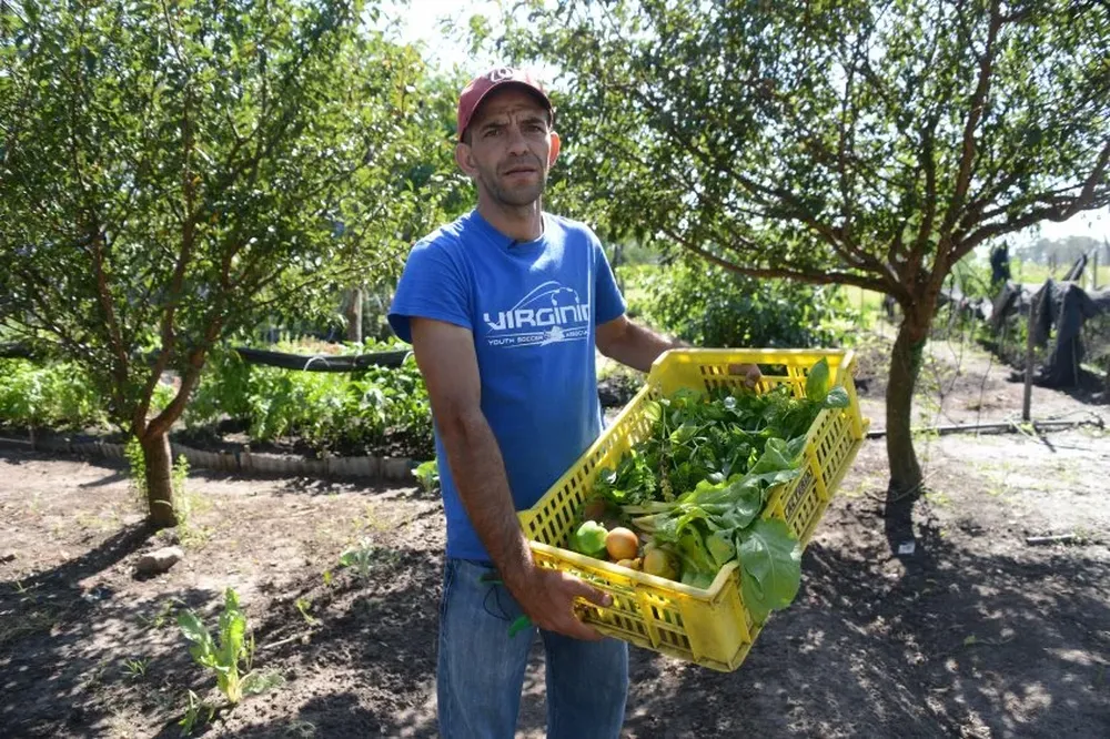 Washington César Neto, creador y dueño del quiosco Honestidad que funciona sobre la ruta 11