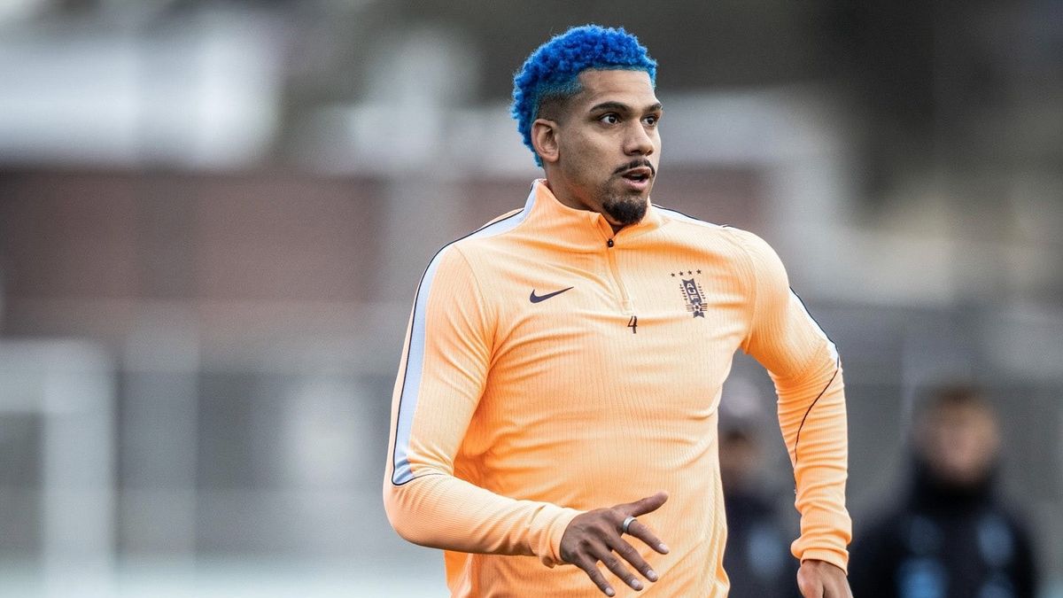 Ronald Araújo sufrió una lesión muscular y viajó a España para ser tratado, pero su presencia en el Mundial 2026 no corre riesgo