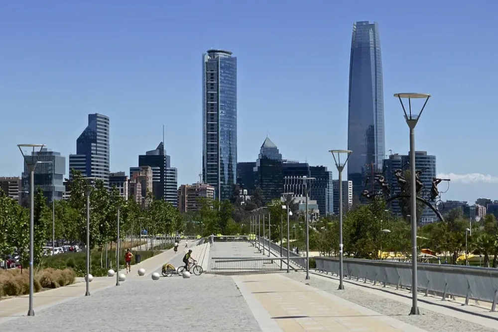 Para bajar el crimen: buen alumbrado público y espacios verdes cuidados (Parque Bicentenario, Chile)