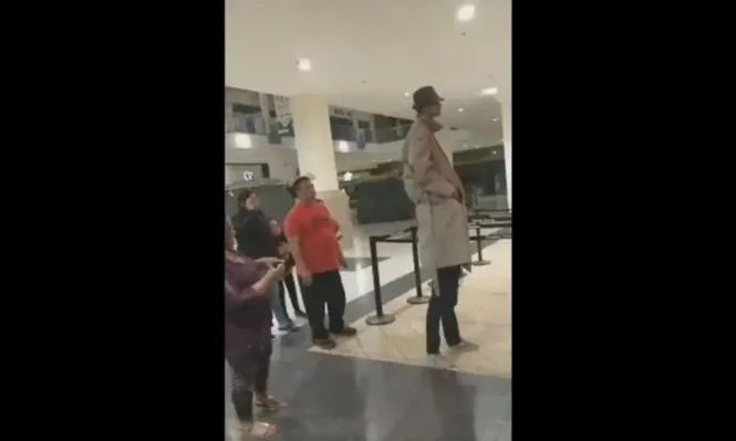 Dos niños se disfrazan de un hombre para entrar al estreno de Pantera negra