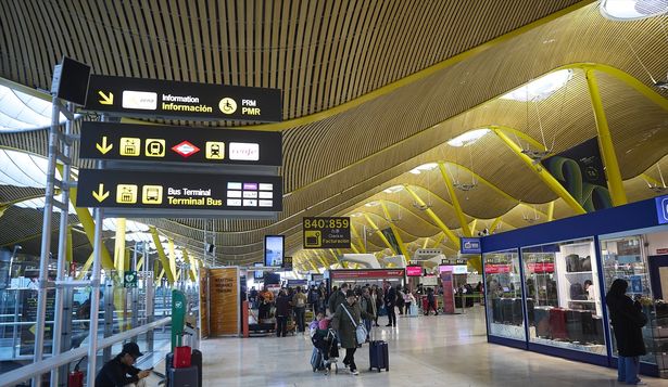 Viajeros en la Terminal T4 del Aeropuerto Adolfo Suárez Madrid-Barajas.