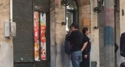 Tras dos horas atrincherado, almacenero se entregó