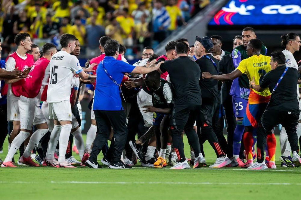 Los ánimos se acaloraron después del pitazo final.