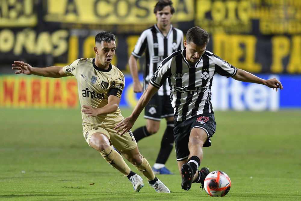 Leonardo Fernández de Peñarol ante Wanderers