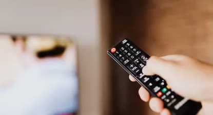 ¿cuanta television miran los uruguayos por dia? un ranking pone al pais en el top 5 de america