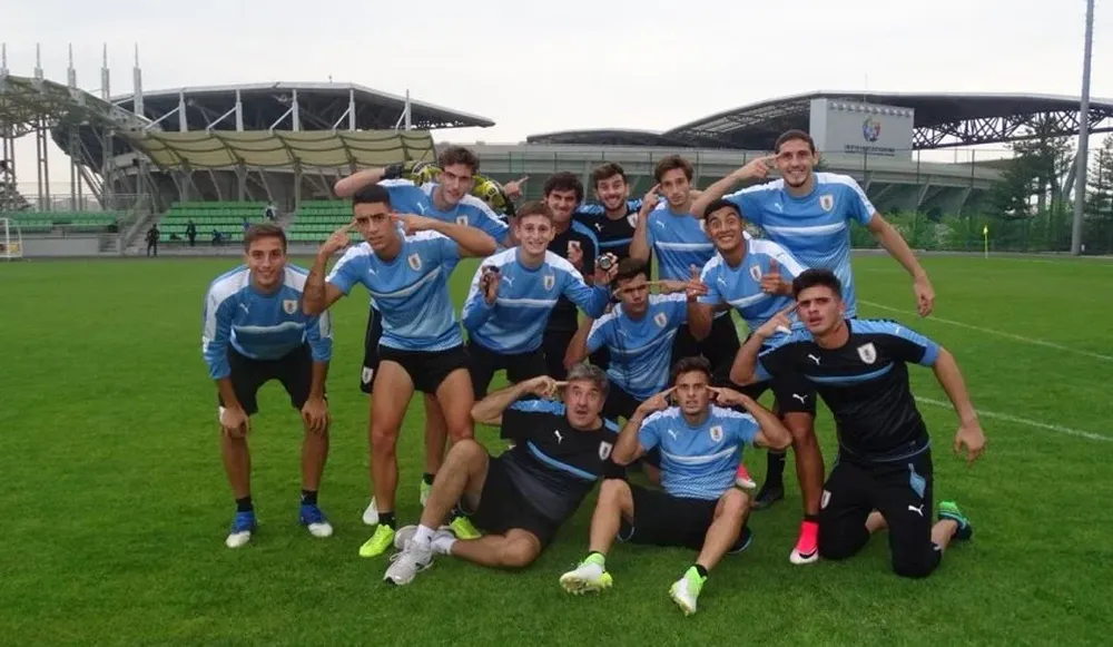 Fútbol informal de los sub 20 en Suwon