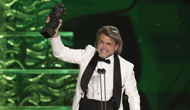 El actor Salva Reina, Goya a Mejor Actor de Reparto por El 47 durante la gala de la 39 edición de los Premios Goya de la Academia de Cine que se celebra este sábado en el Palacio de Congresos y Exposiciones de Granada. EFE/ Julio Muñoz.